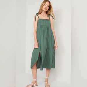 Tie-Shoulder Dobby Midi
Babydoll Swing Dress for Women